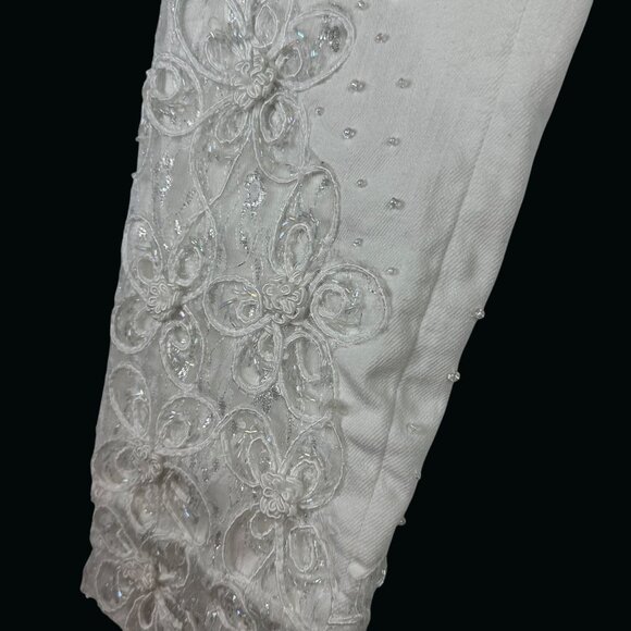 White Juliette Cropped Jeans Sz 6 Embroidered Floral Lace Overlay Sequins Chic - Picture 7 of 14
